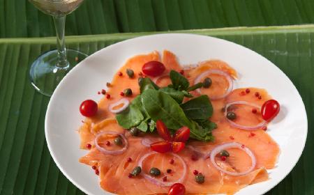 Carpaccio z łososia z menu beszamel