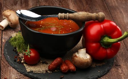 Zupa z pieczonej papryki i pomidorów